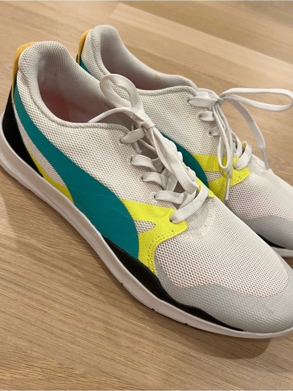 Like New!! Puma White Teal Yellow Athletic Sneakers Beautiful!!
